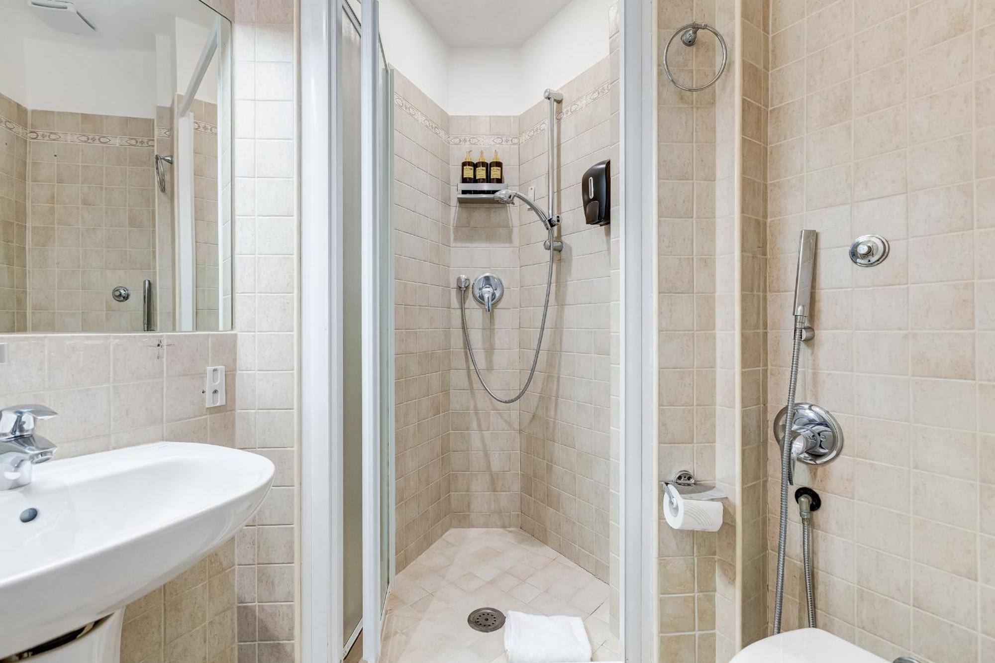 Vivilo Collection - Marche 54 4bdr - Close To Via Veneto Apartment
